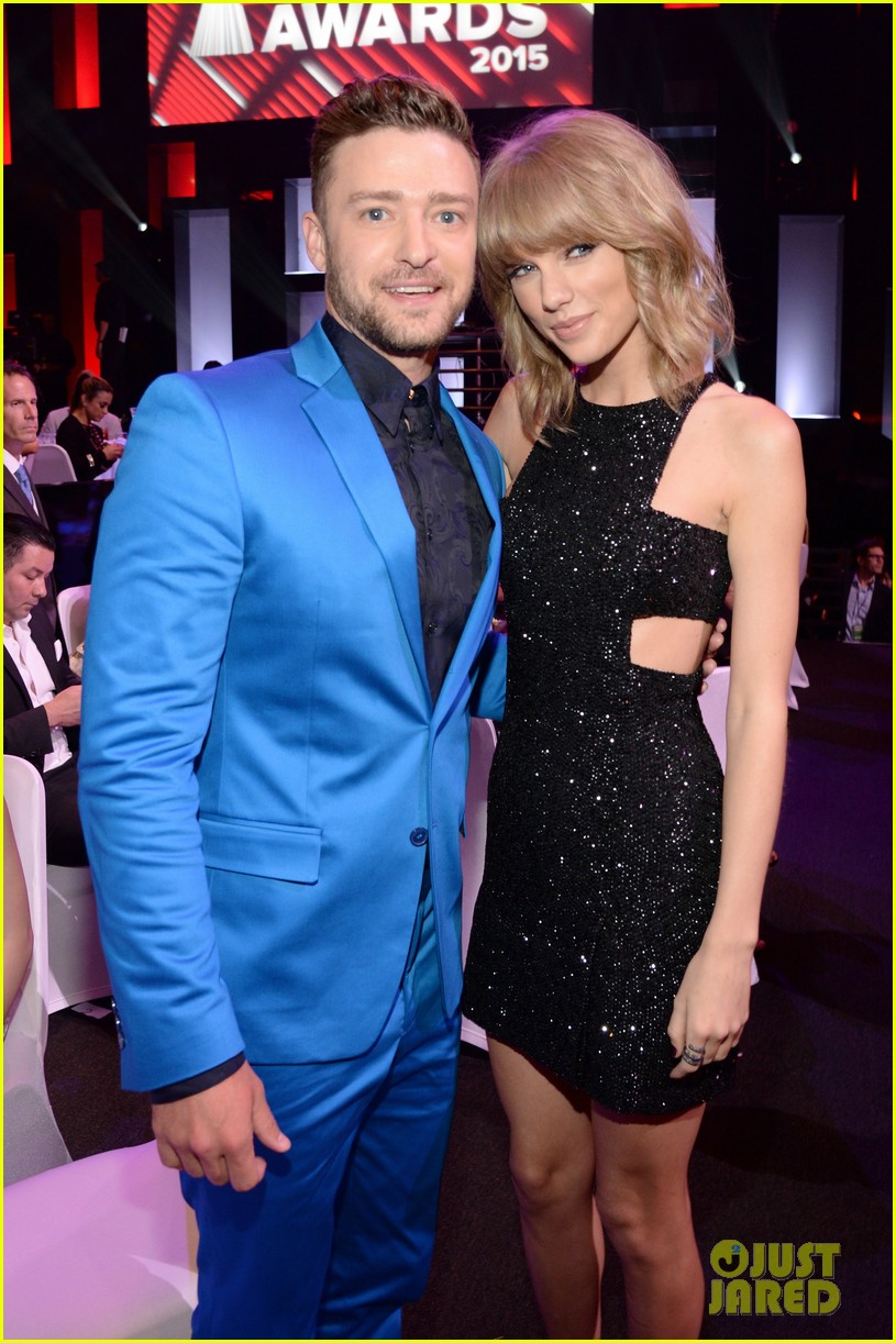 justin timberlake taylor swift sit together at iheartradio music awards 2015 09