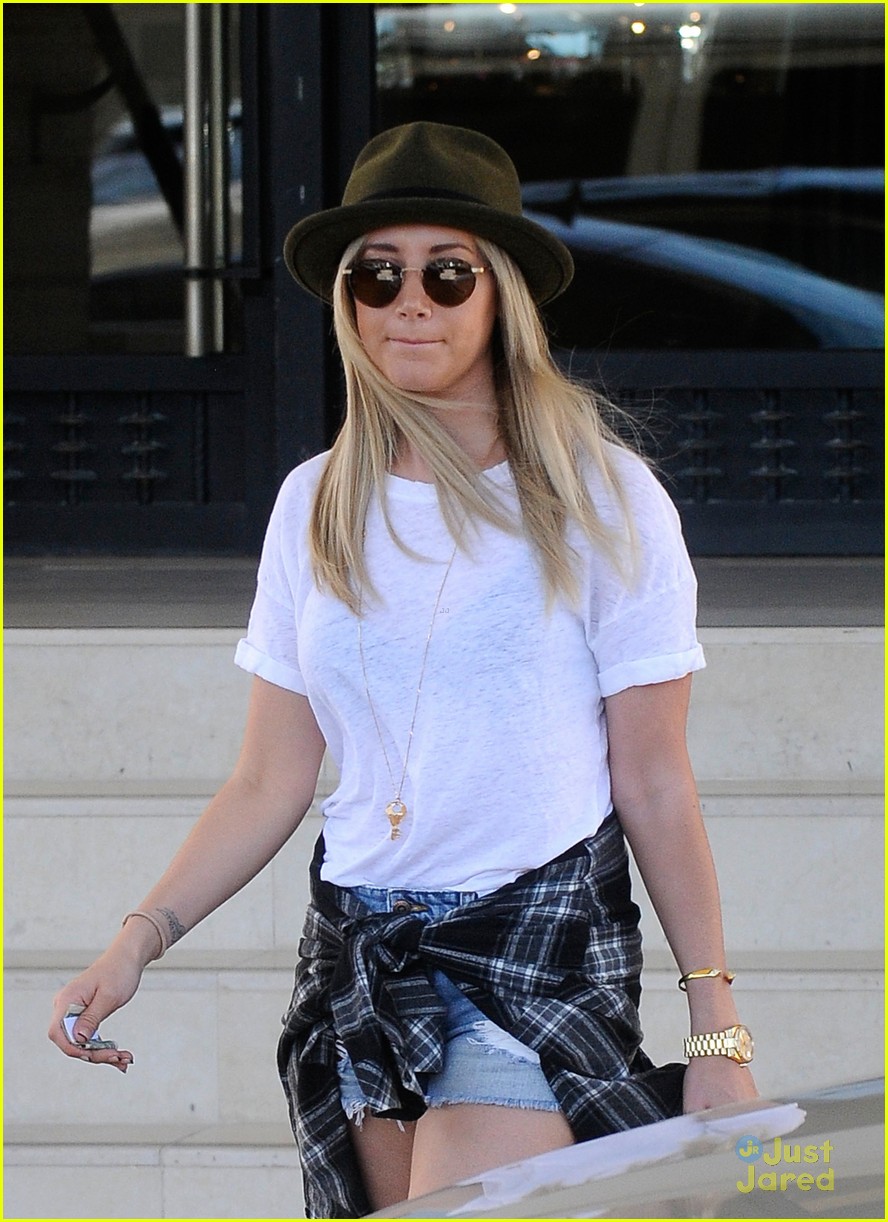 ashley tisdale barneys shopping after workout 07