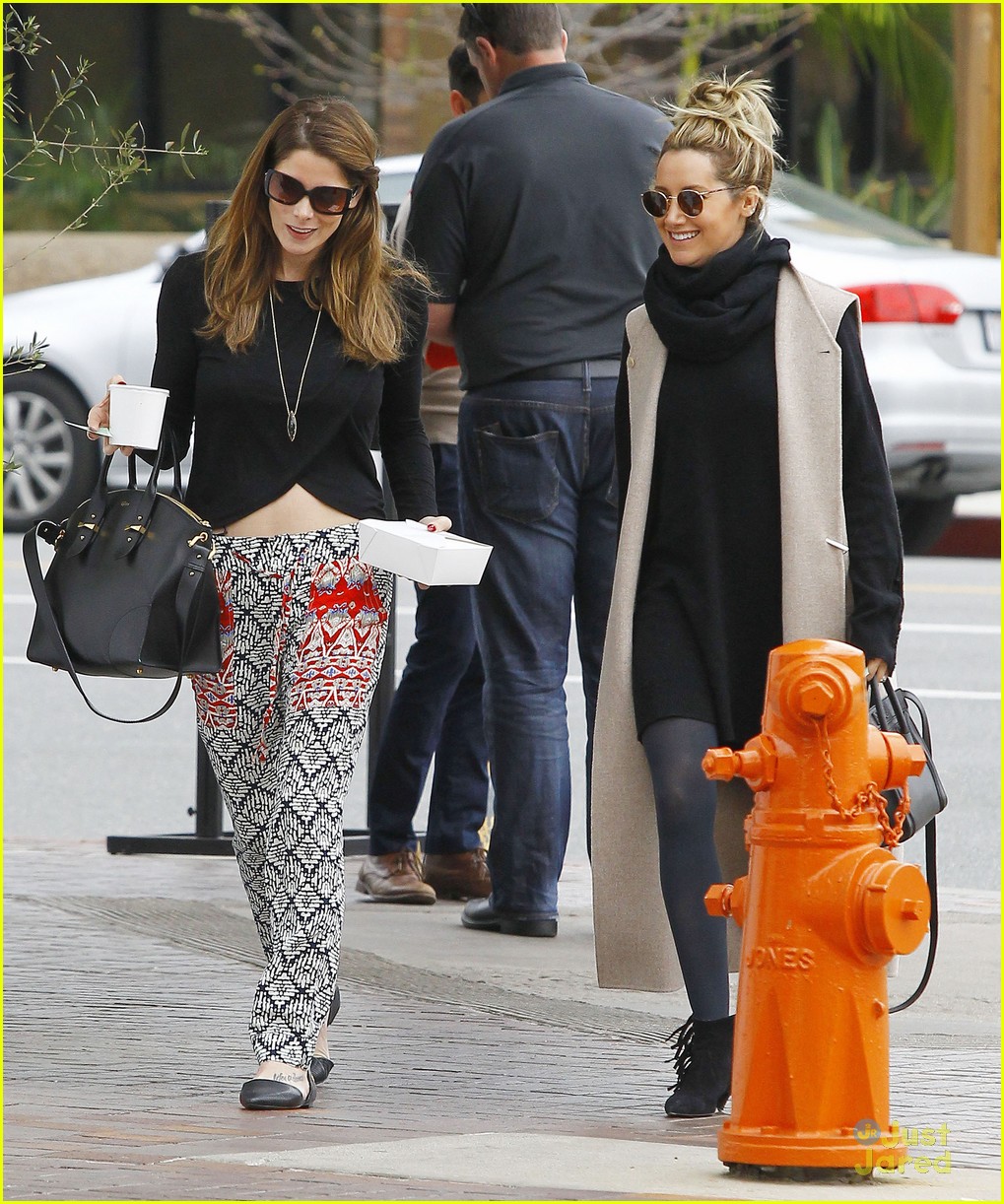 ashley tisdale ashley greene lunch olive thyme other errands 01