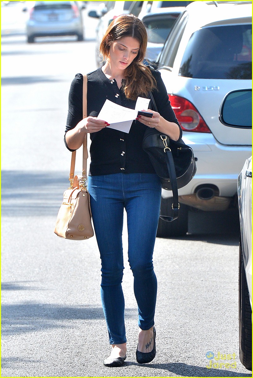 ashley tisdale ashley greene lunch olive thyme other errands 02