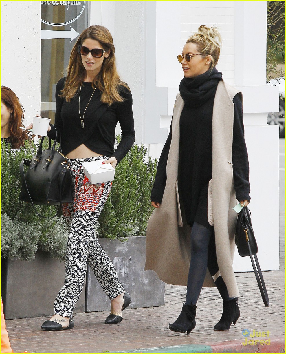 ashley tisdale ashley greene lunch olive thyme other errands 05