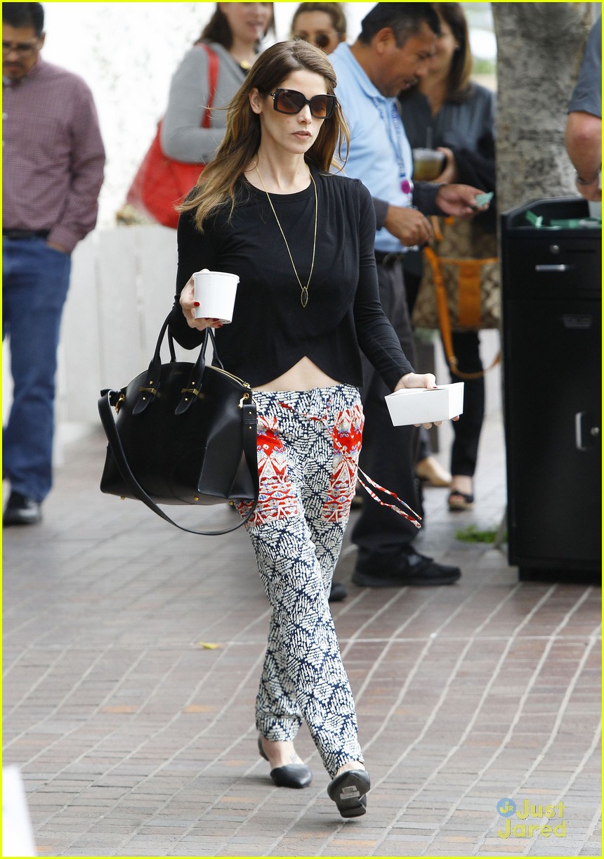 ashley tisdale ashley greene lunch olive thyme other errands 06