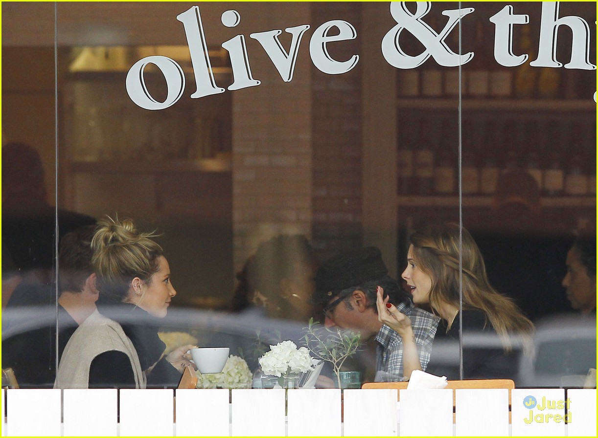 ashley tisdale ashley greene lunch olive thyme other errands 08
