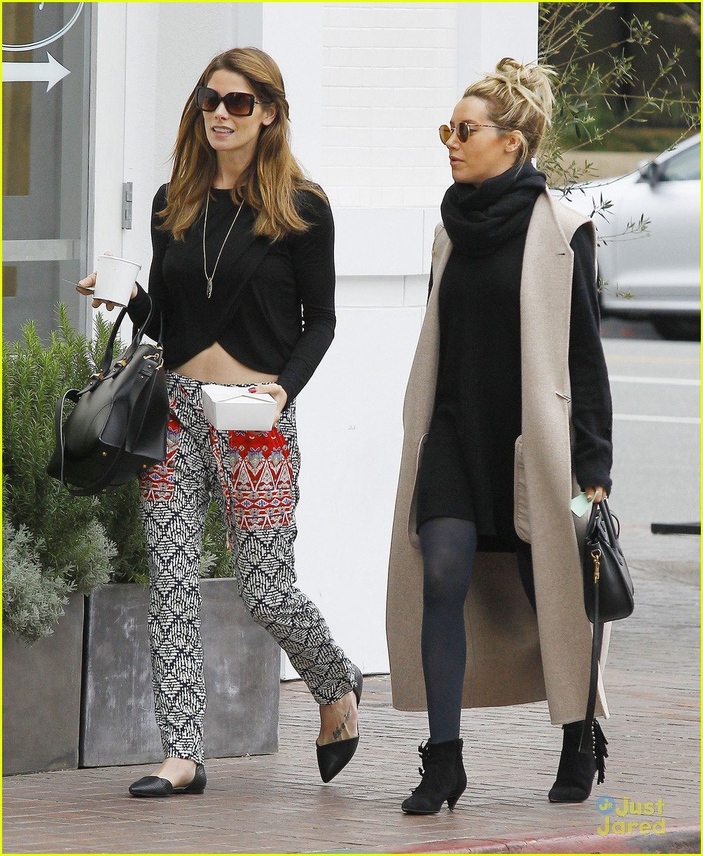 ashley tisdale ashley greene lunch olive thyme other errands 20
