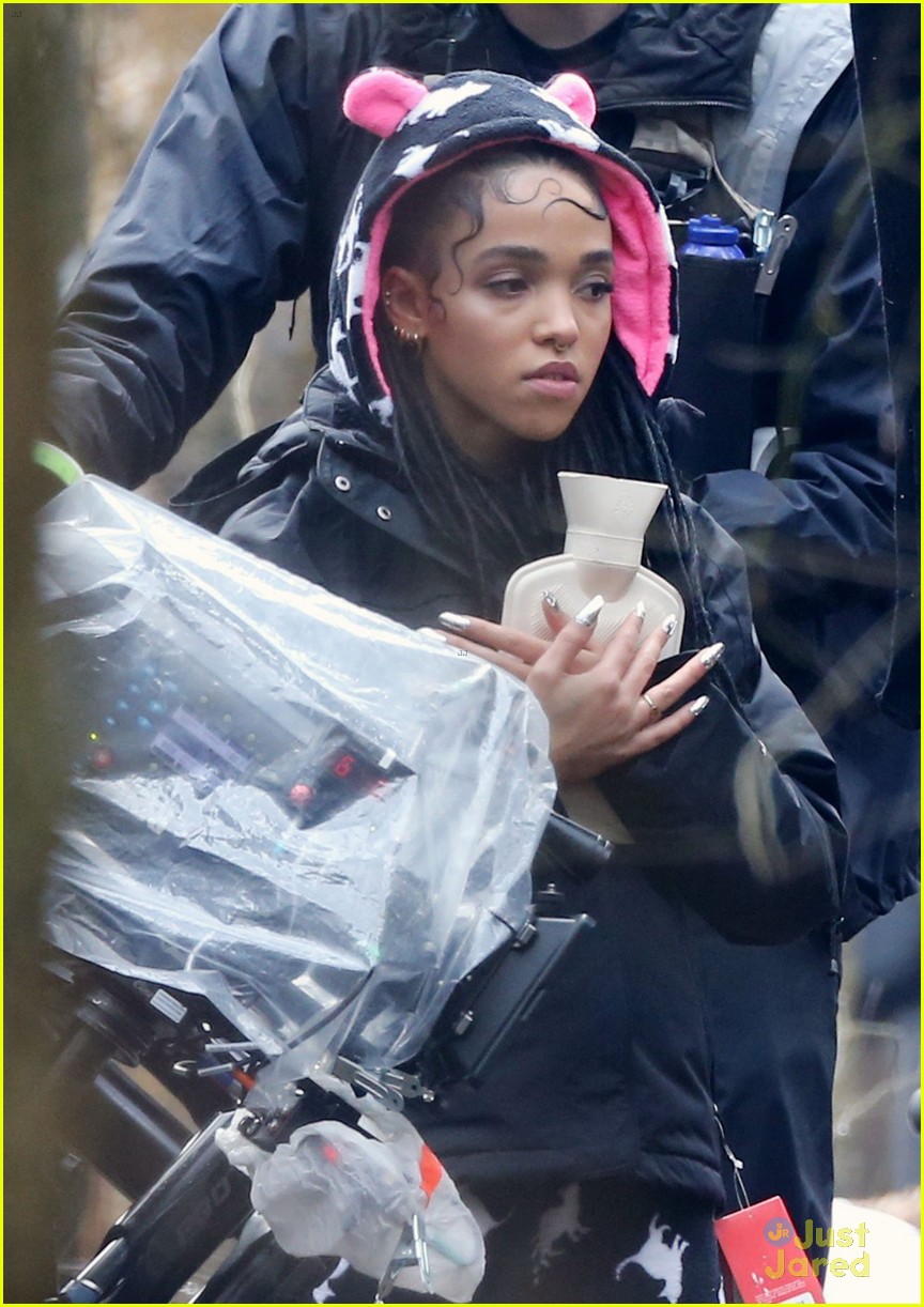 fka twigs directs first music video during tour break 08