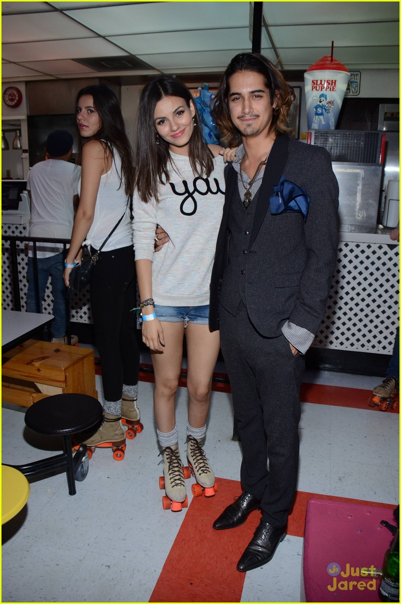 victoria justice avan jogia have a victorious throwback 06