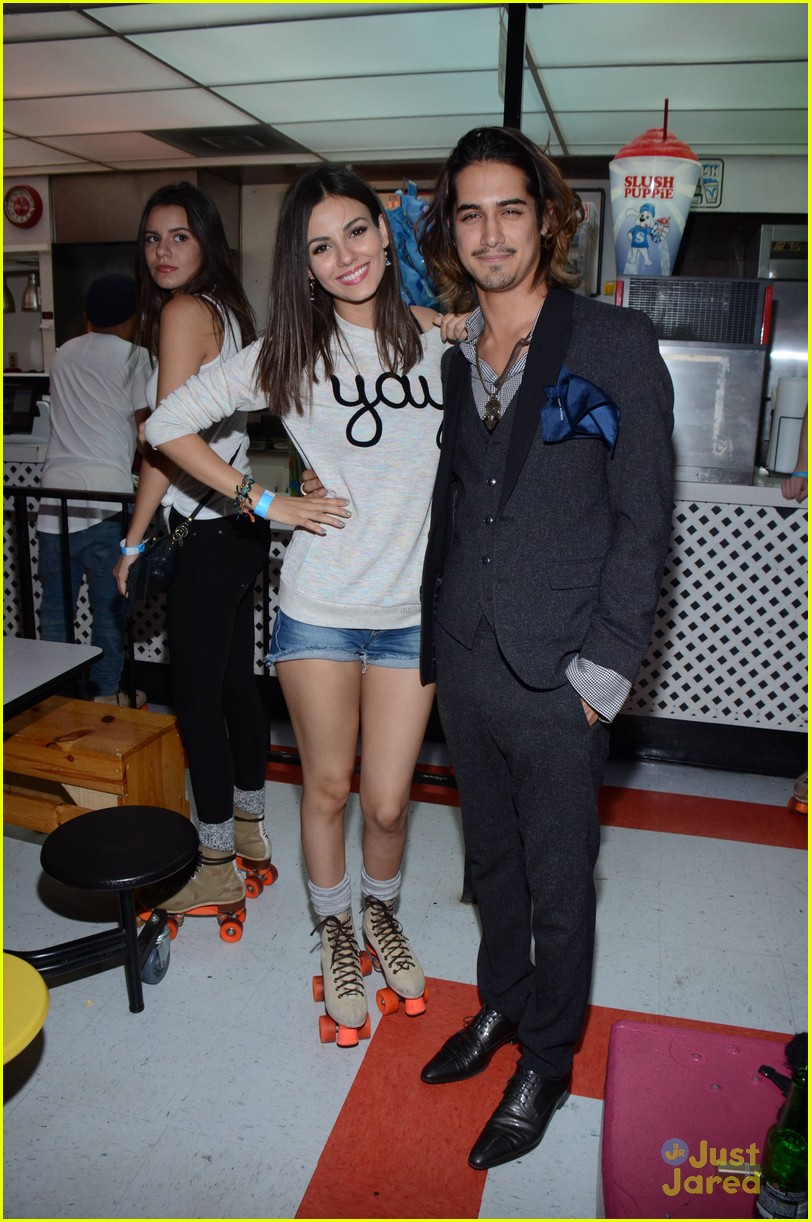 victoria justice avan jogia have a victorious throwback 08