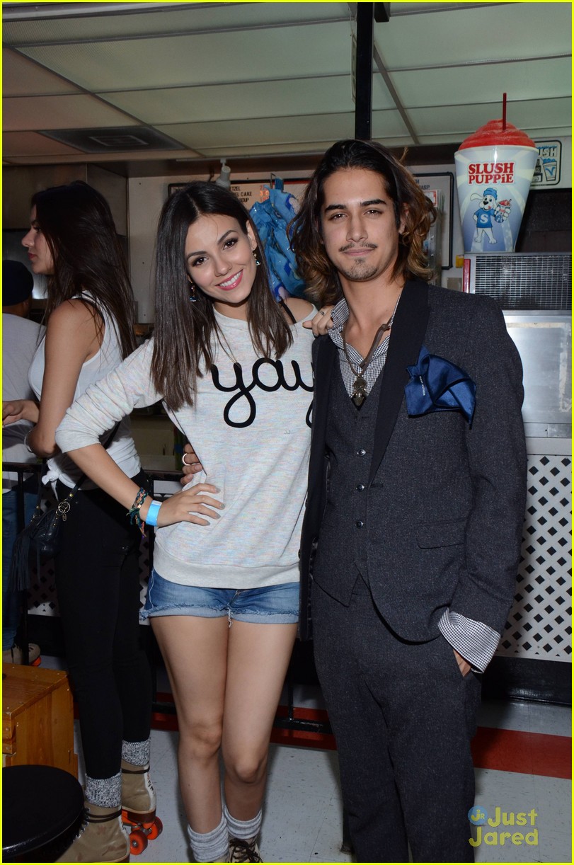 victoria justice avan jogia have a victorious throwback 09