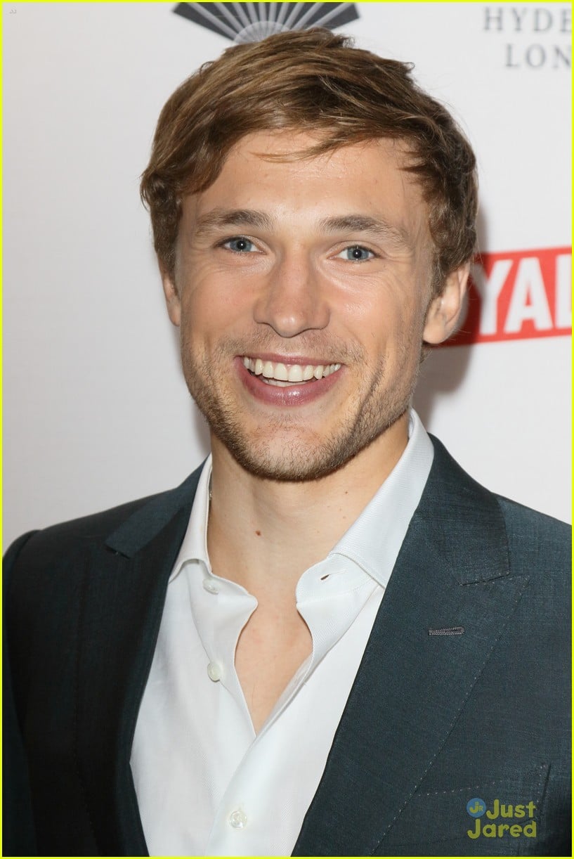 william moseley kelsey chow royals uk premiere party 09