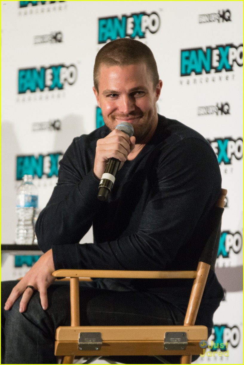 stephen amell olicity arrow affection 06