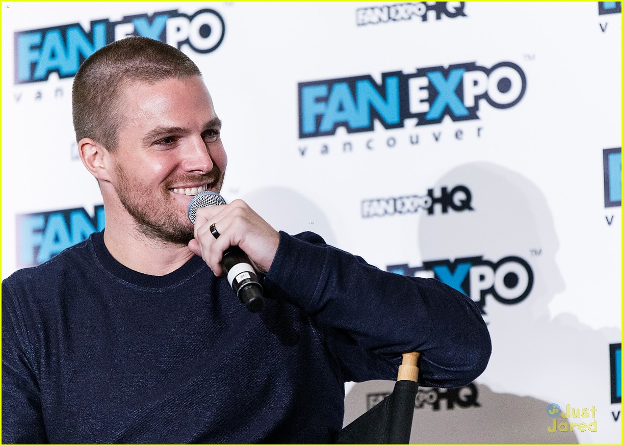 stephen amell olicity arrow affection 07