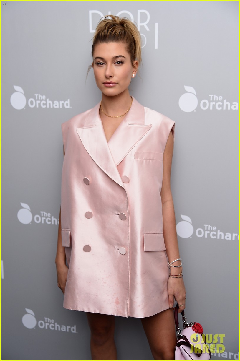 hailey baldwin chanel iman step out in style for new york premiere 03