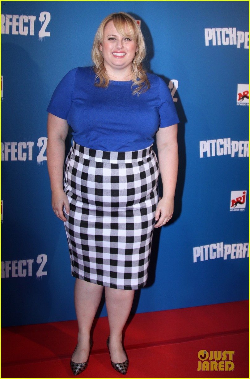 elizabeth banks rebel wilson match up for pitch perfect 2 in berlin 01