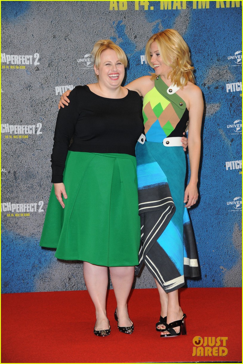 elizabeth banks rebel wilson match up for pitch perfect 2 in berlin 10