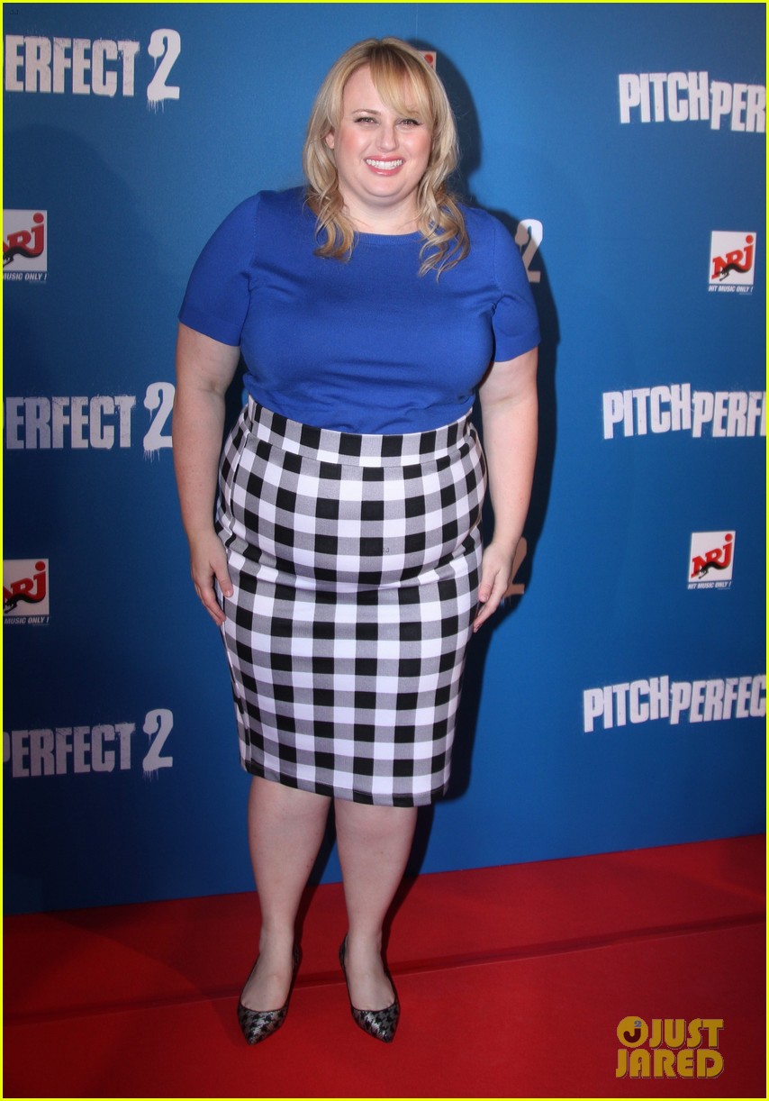 elizabeth banks rebel wilson match up for pitch perfect 2 in berlin 14