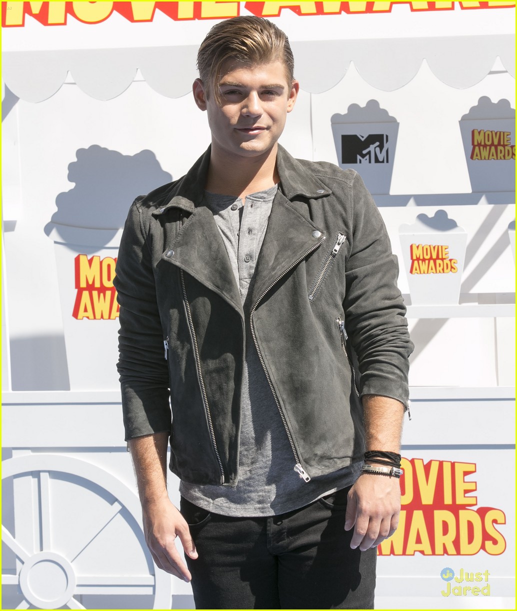 Chrissie Fit & Garrett Clayton Bring 'Teen Beach 2' MTV Movie Awards ...