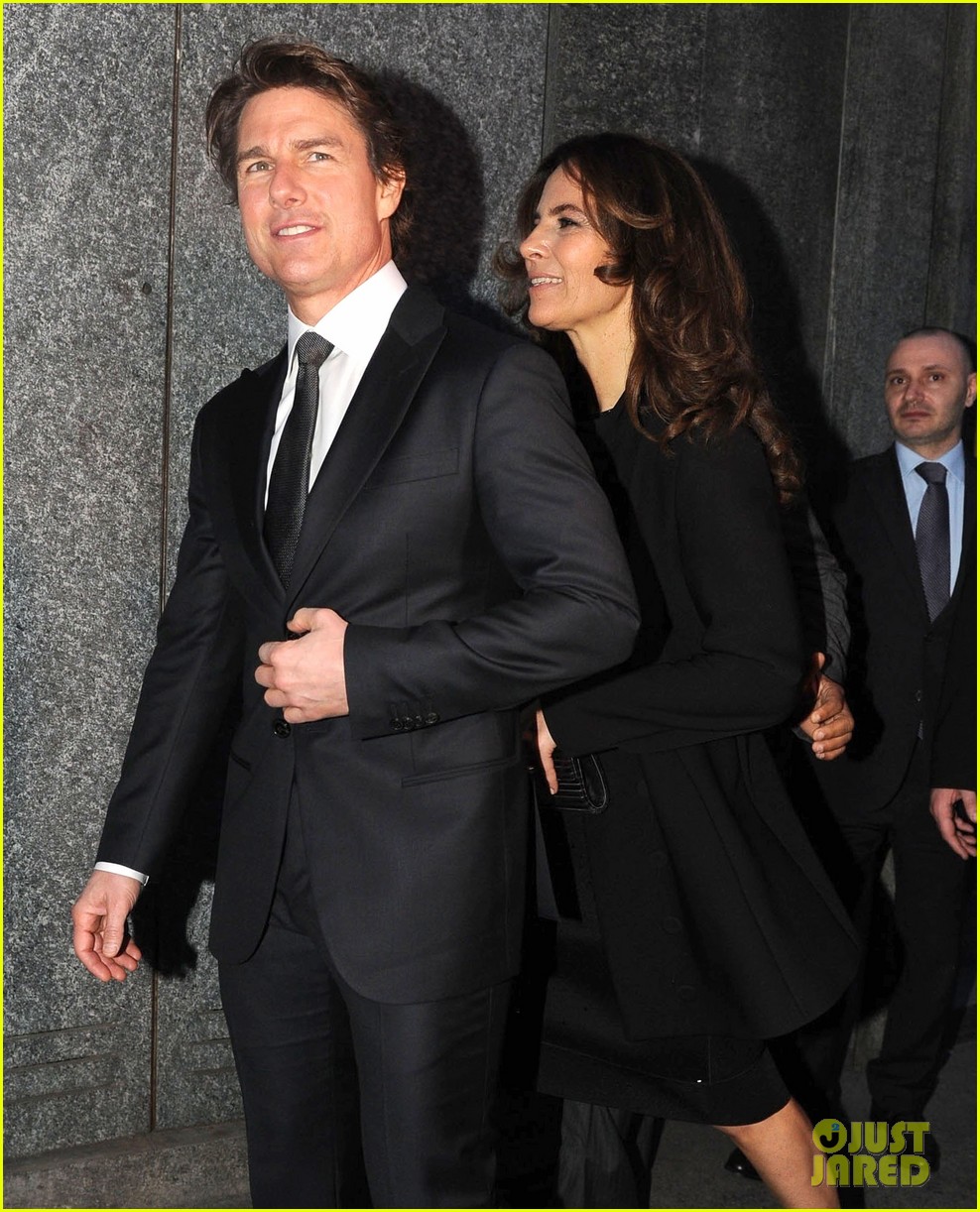 tom cruise chris pine suit up to celebrate armanis 40th anniversary 11