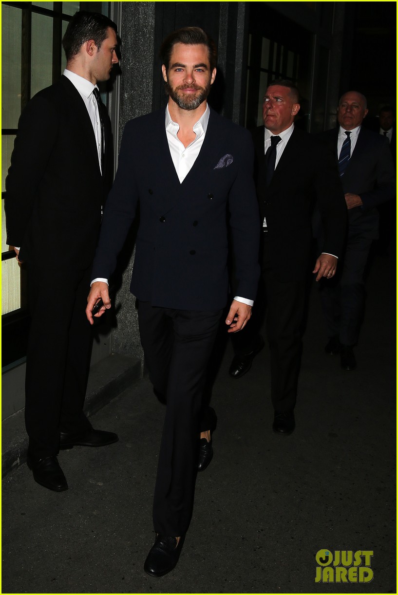 tom cruise chris pine suit up to celebrate armanis 40th anniversary 30