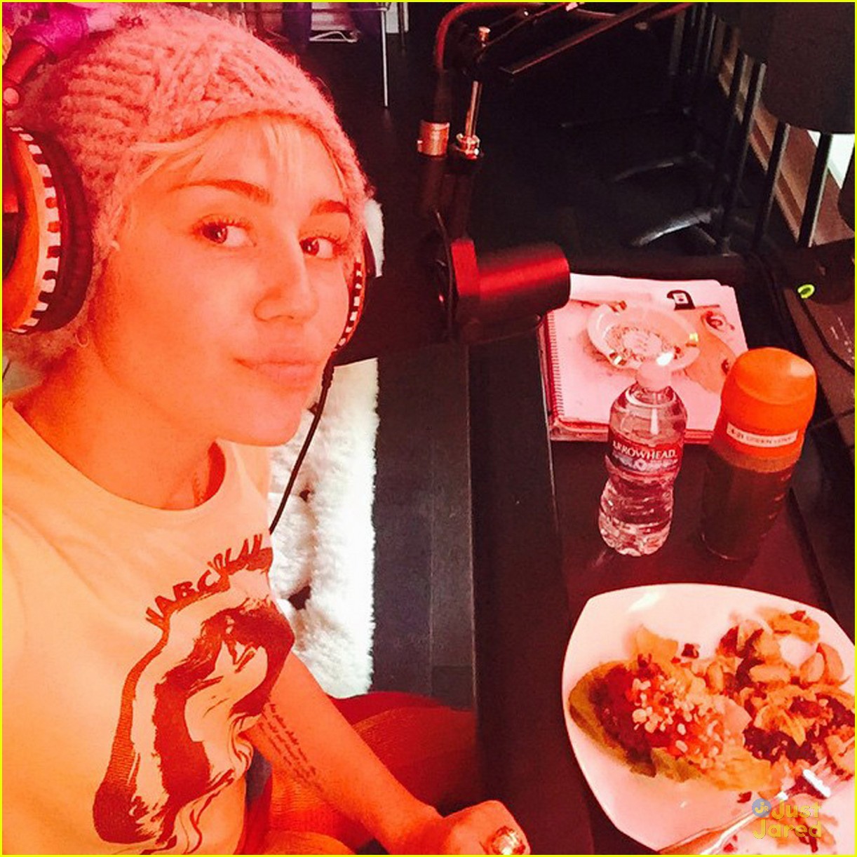 miley cyrus records music after split 04