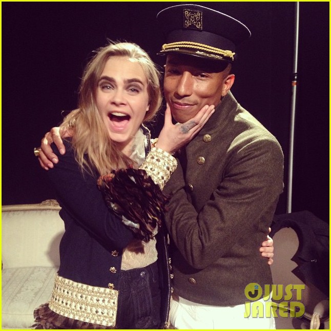 cara delevingne performs duet cc the world with pharrell williams 03