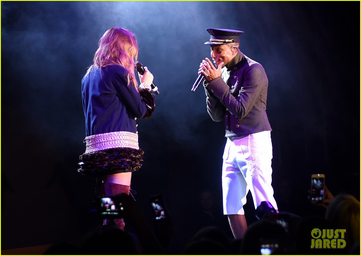 cara delevingne performs duet cc the world with pharrell williams 05