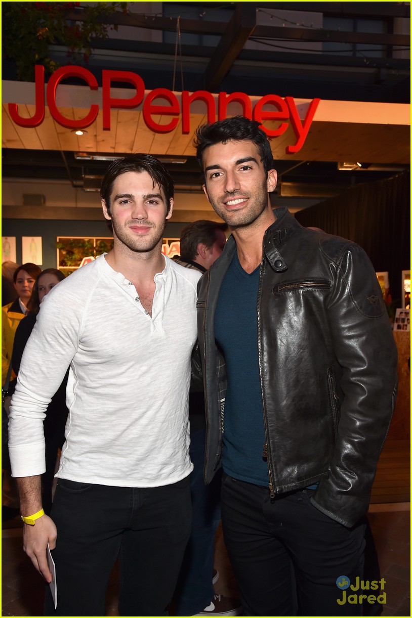 ed westwick chace crawford 2015 city year 03