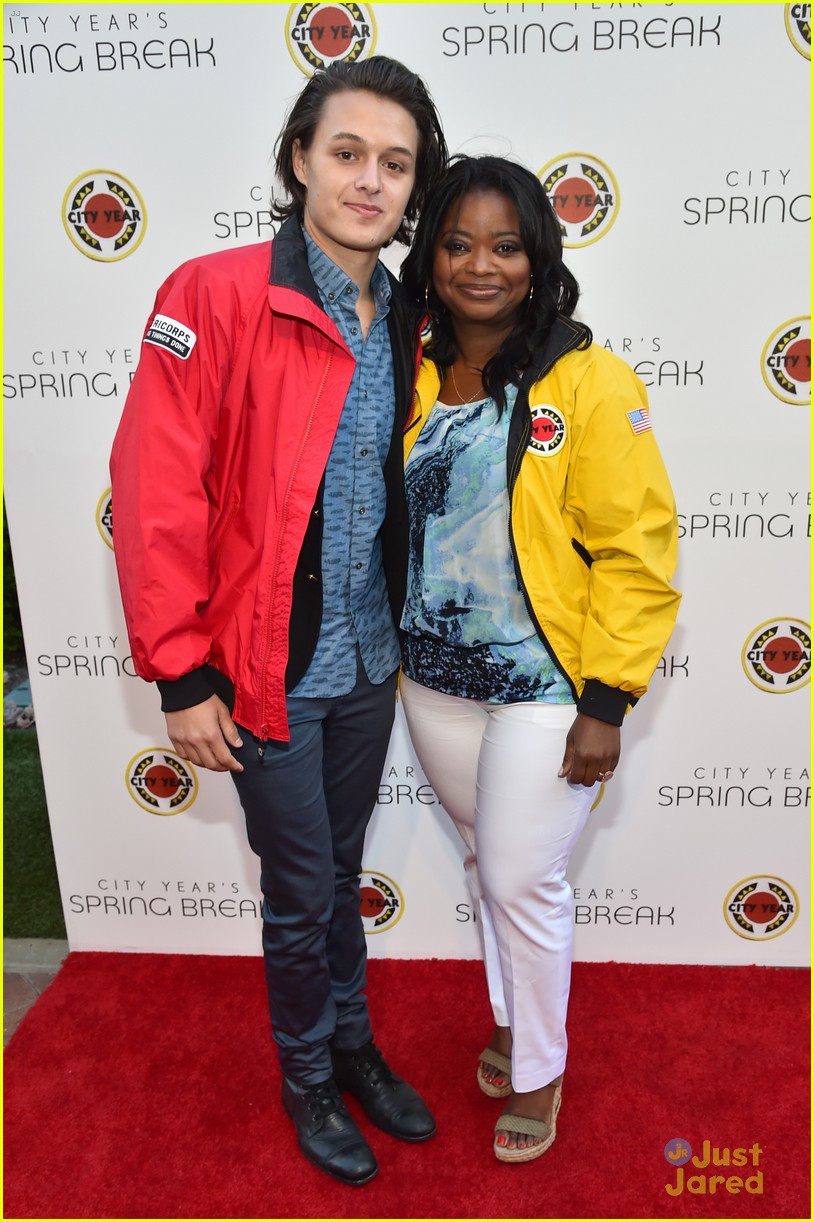 ed westwick chace crawford 2015 city year 04