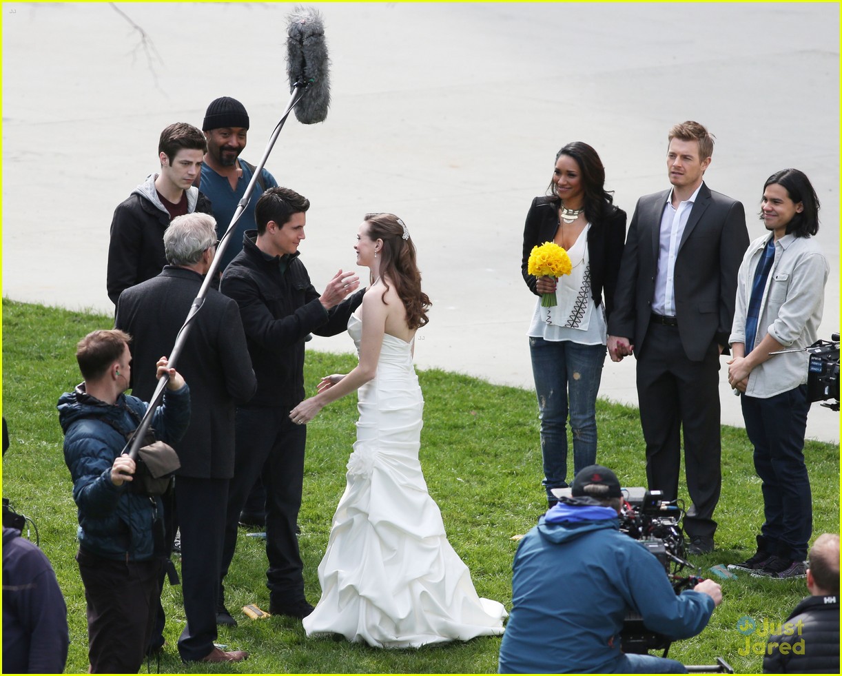 the flash caitlin ronnie wedding rehearsal filming pics 27