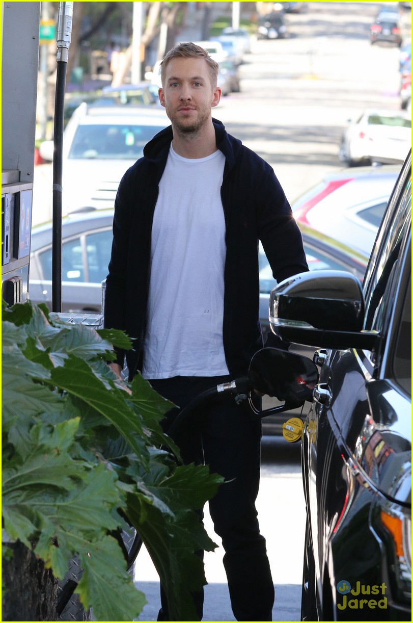 calvin harris looks pretty fine after food poisoning 02