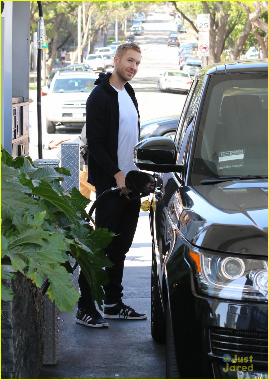 calvin harris looks pretty fine after food poisoning 13