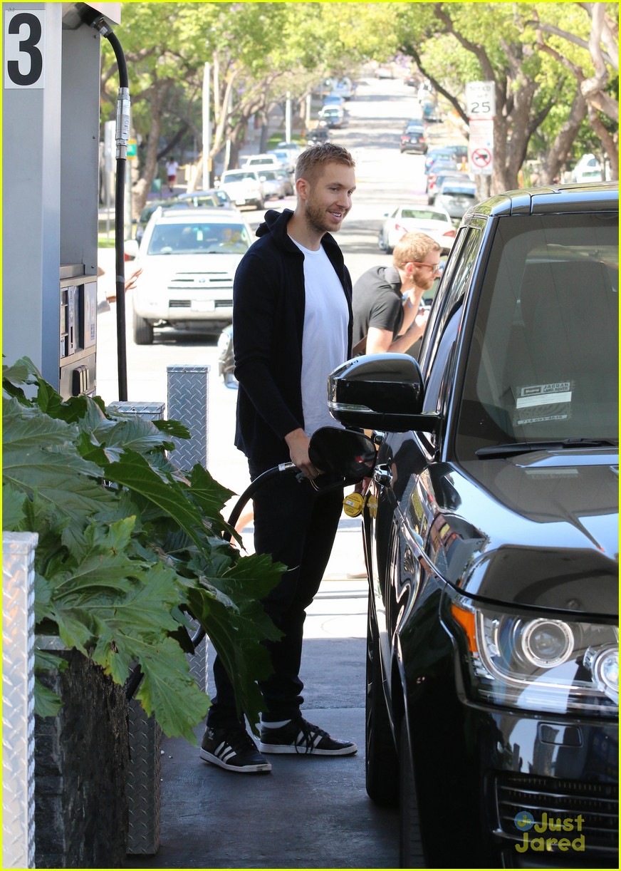 calvin harris looks pretty fine after food poisoning 14