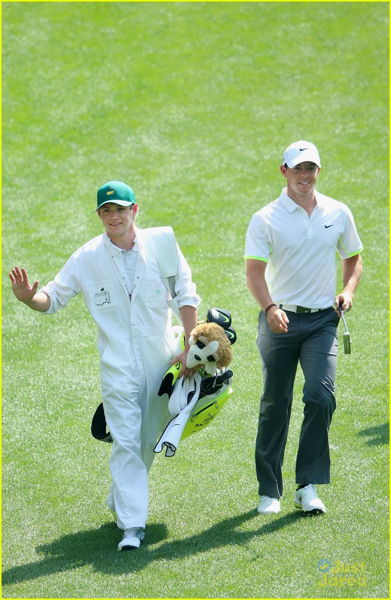 niall horan thrilled to be rory mcilroys caddie 01