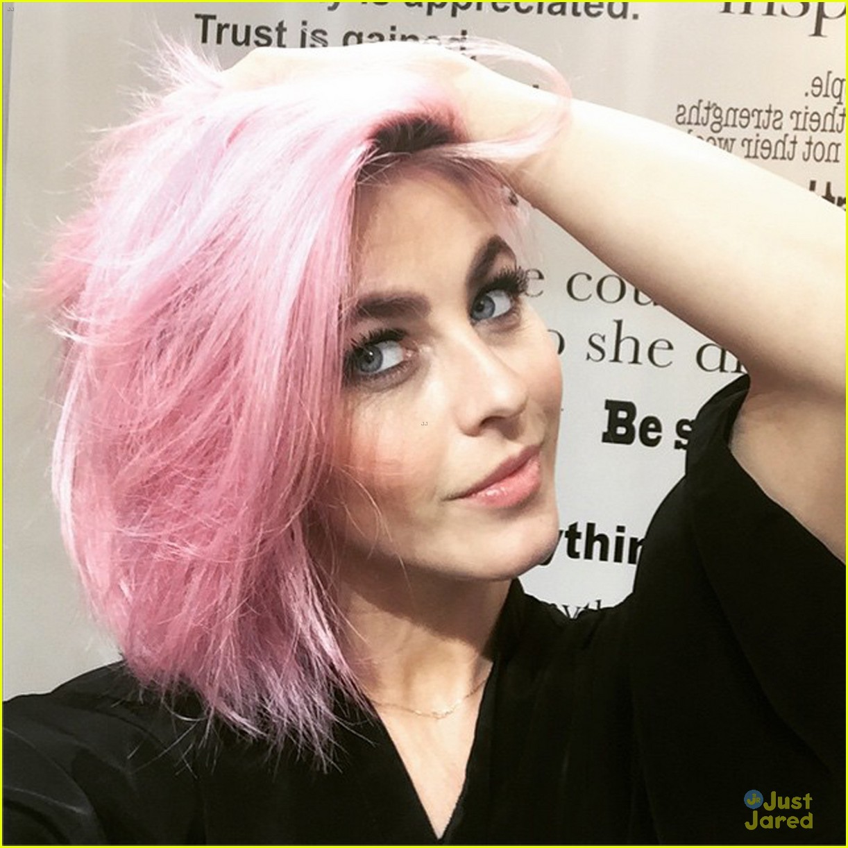 julianne hough dyes hair pink 01