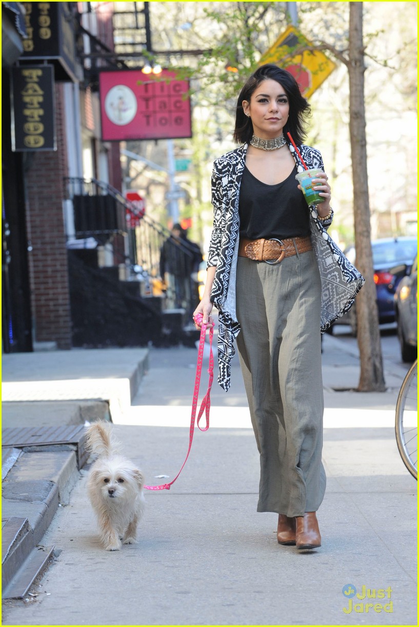 vanessa hudgens supports ashley tisdale show clipped 06