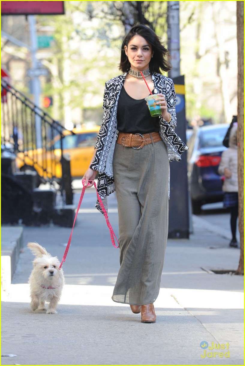 vanessa hudgens supports ashley tisdale show clipped 10