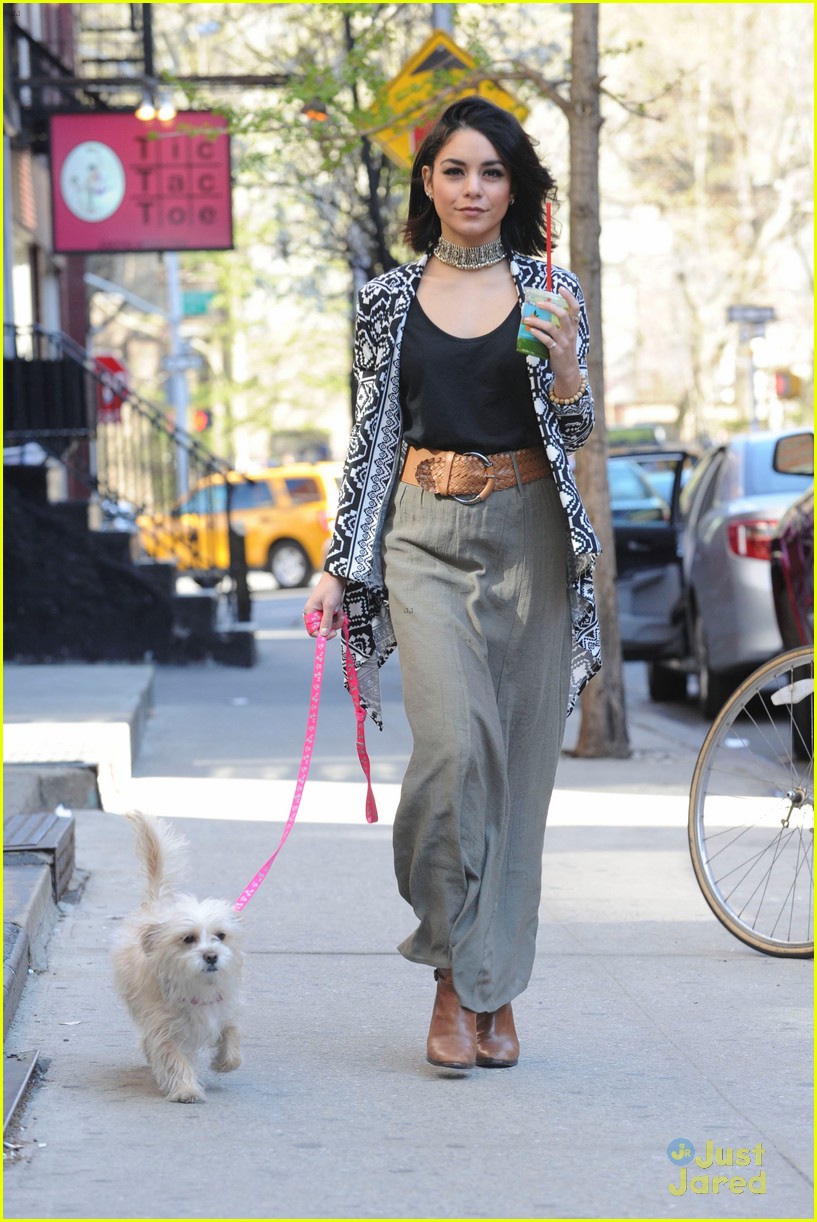 vanessa hudgens supports ashley tisdale show clipped 11