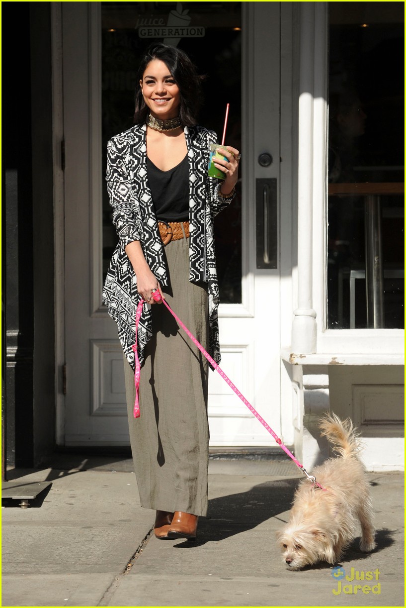 vanessa hudgens supports ashley tisdale show clipped 19
