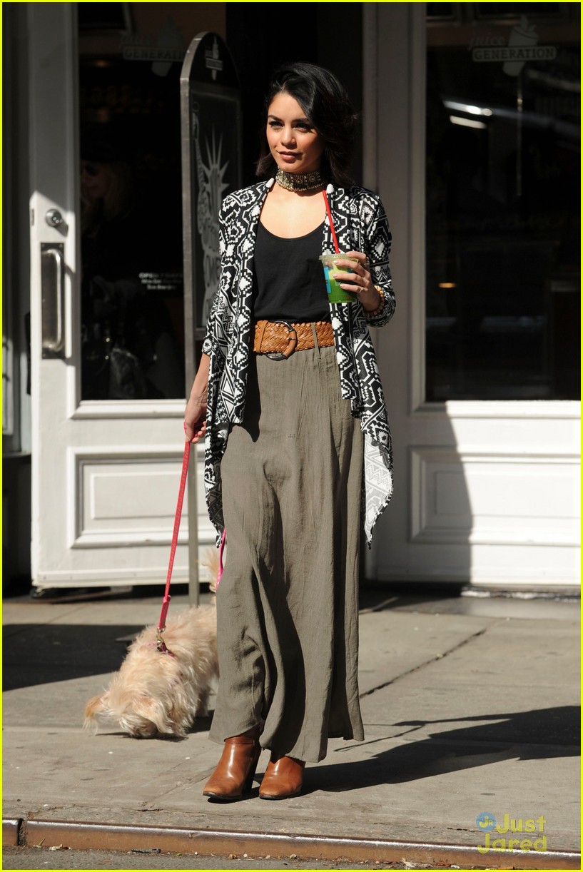 vanessa hudgens supports ashley tisdale show clipped 21