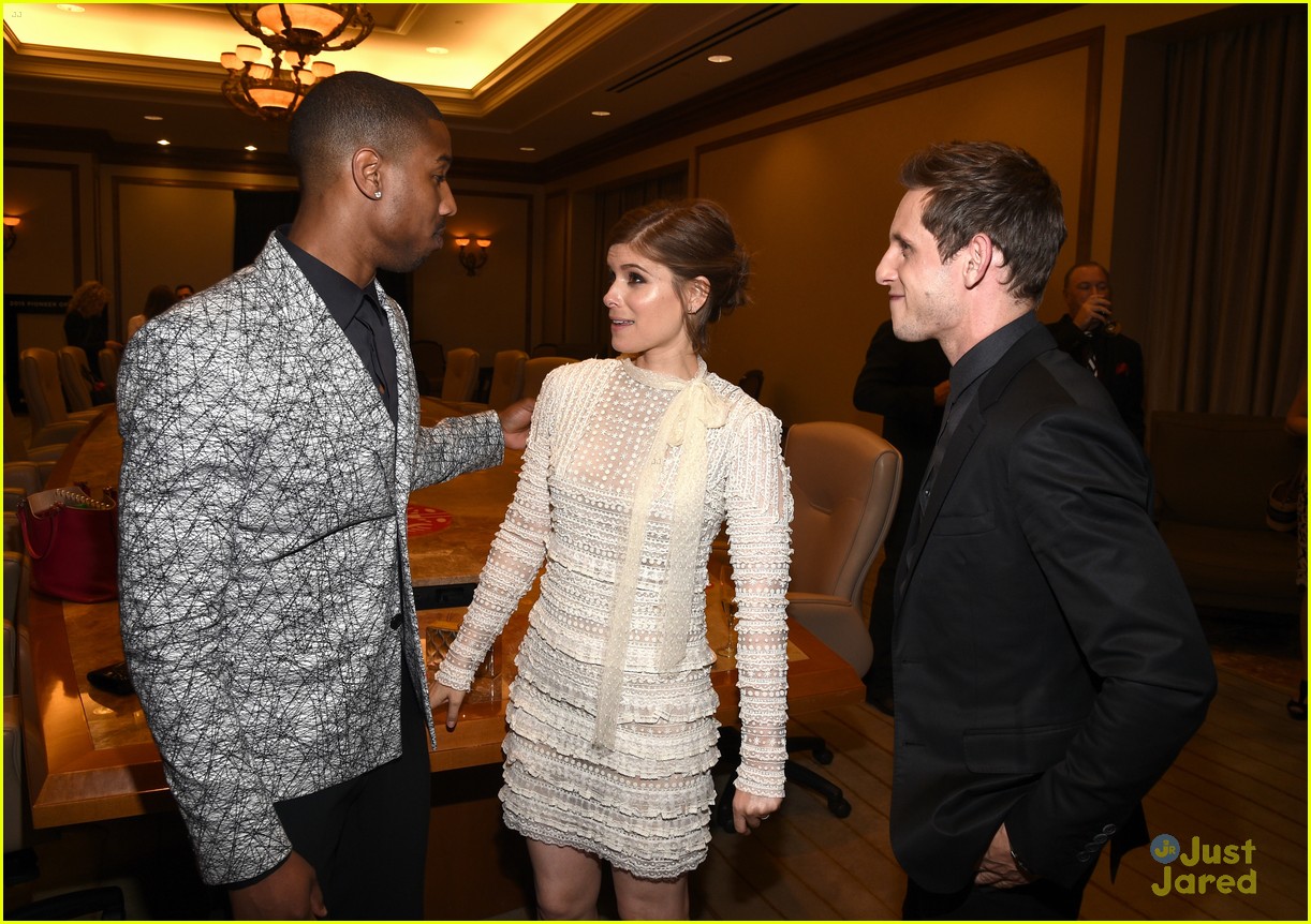 fantastic four cast takes funny selfies at cinemacon 27