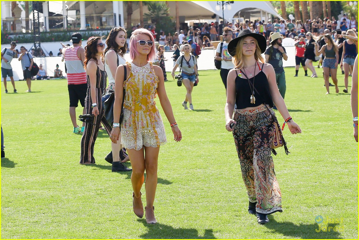 julianne hough aaron paul hang out at coachella day one 29