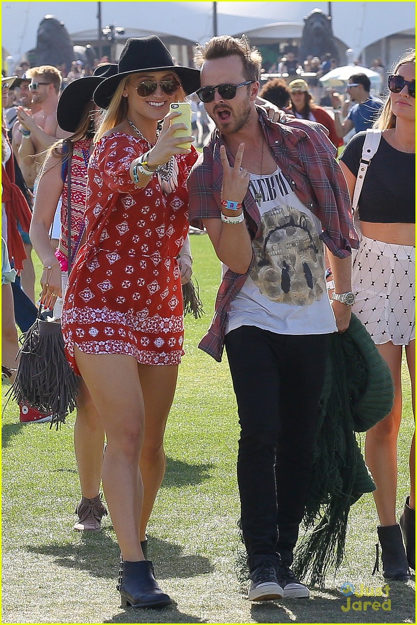 julianne hough aaron paul hang out at coachella day one 32