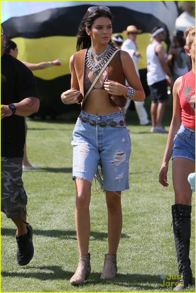 kendall kylie jenner celebrate siblings day at coachella 07