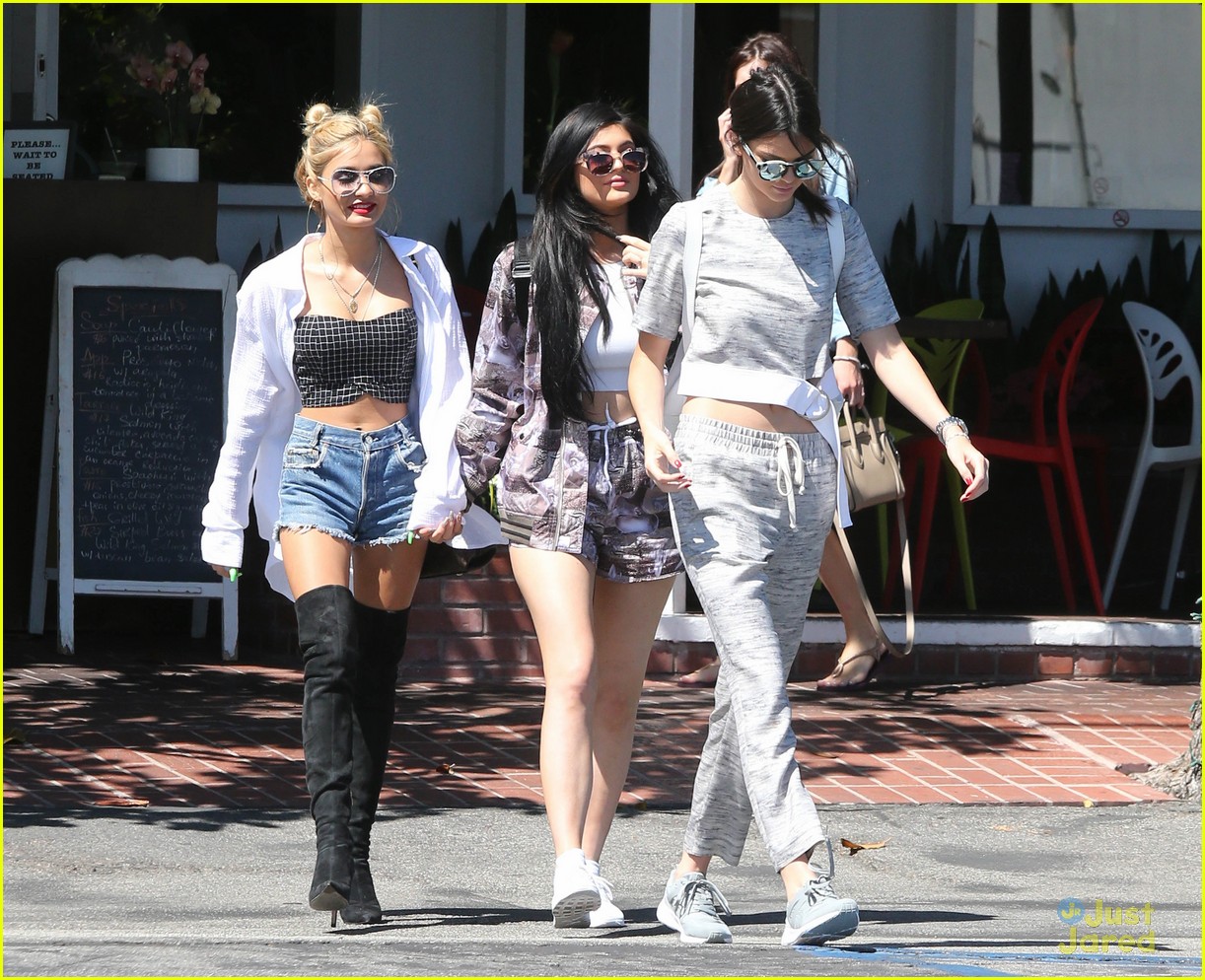 kendall kylie jenner had sister time with pal pia mia 01
