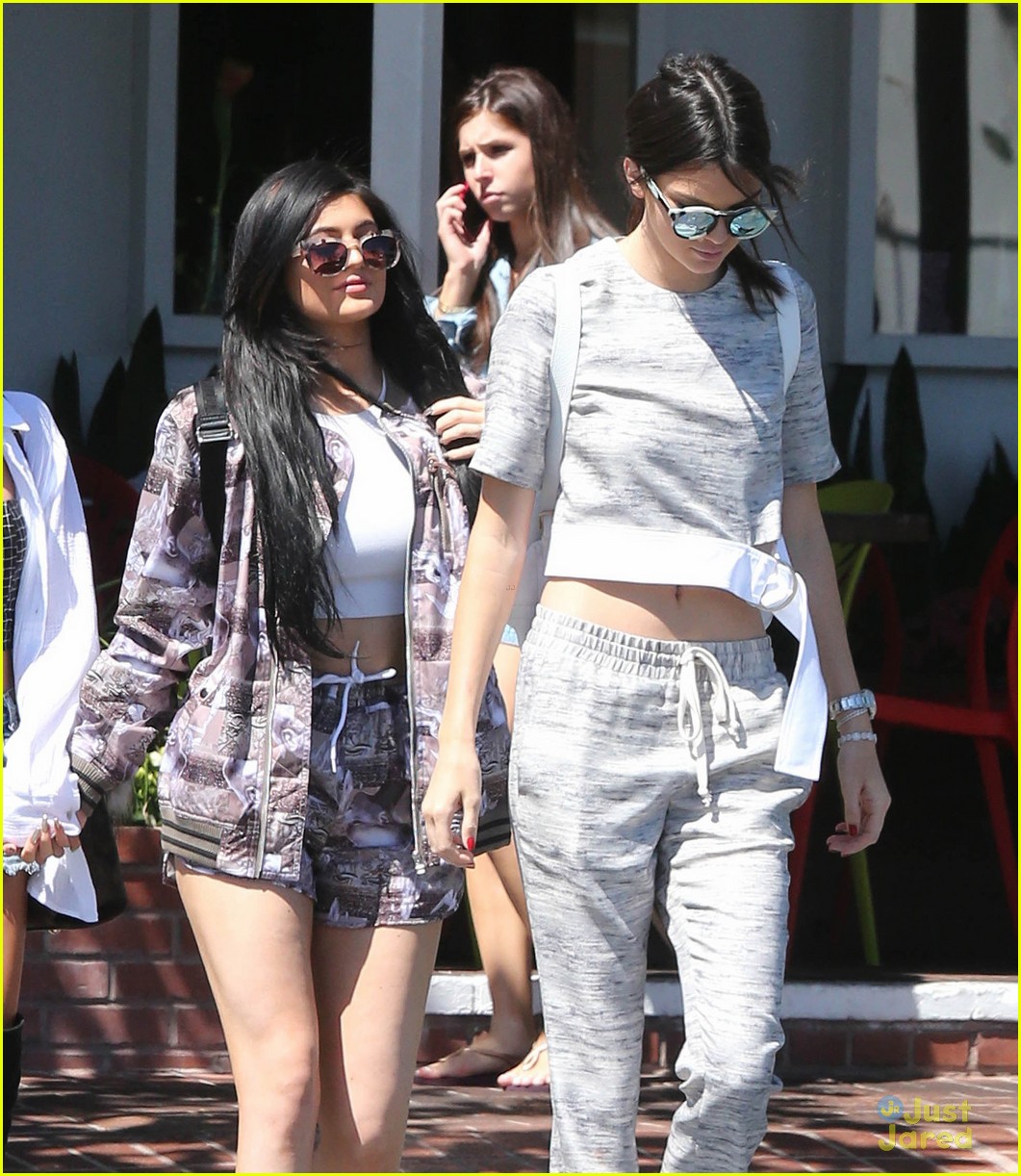 kendall kylie jenner had sister time with pal pia mia 08