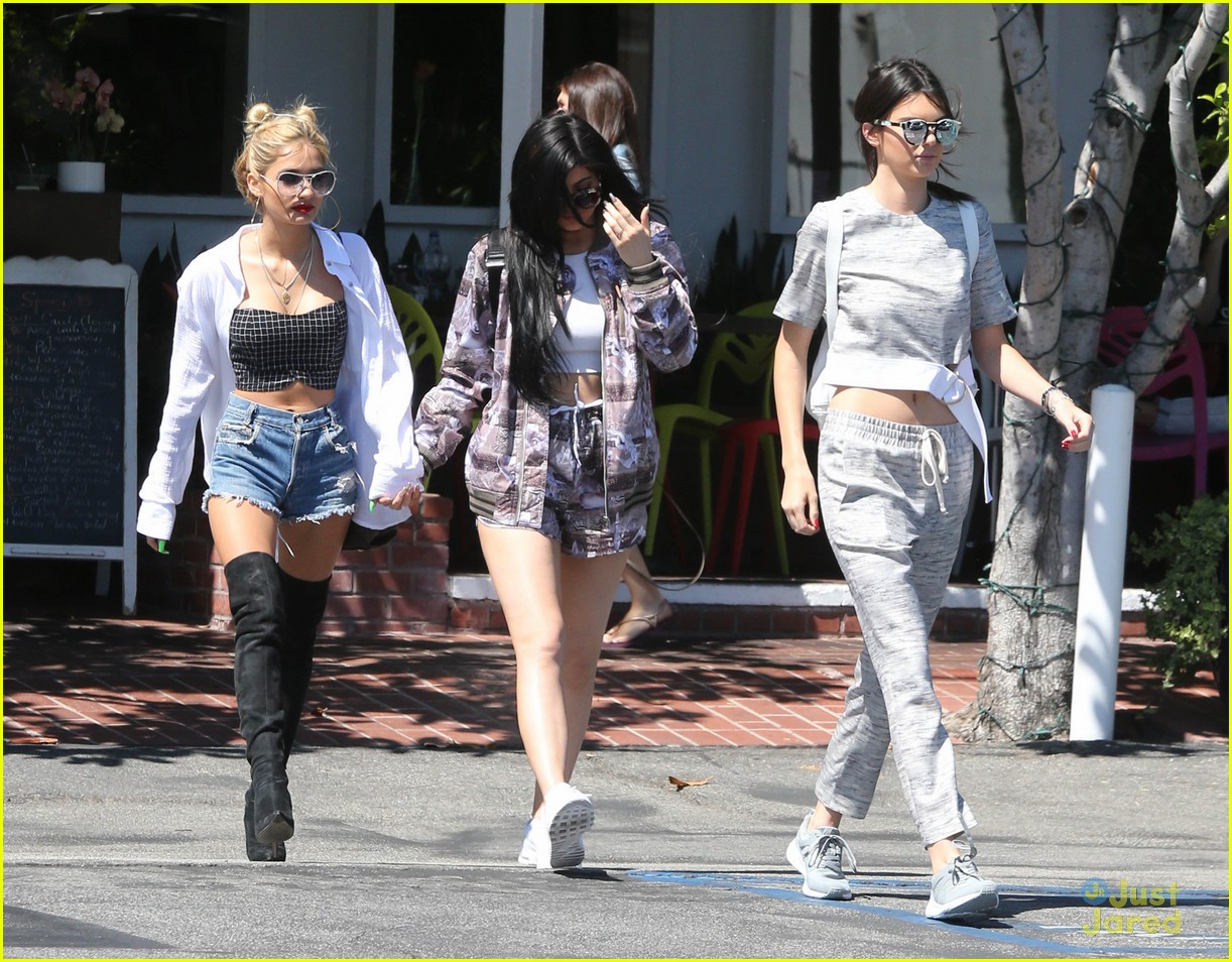 kendall kylie jenner had sister time with pal pia mia 12