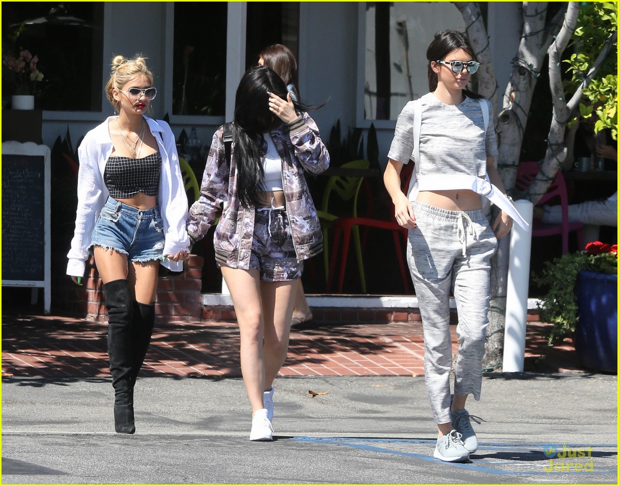 kendall kylie jenner had sister time with pal pia mia 13