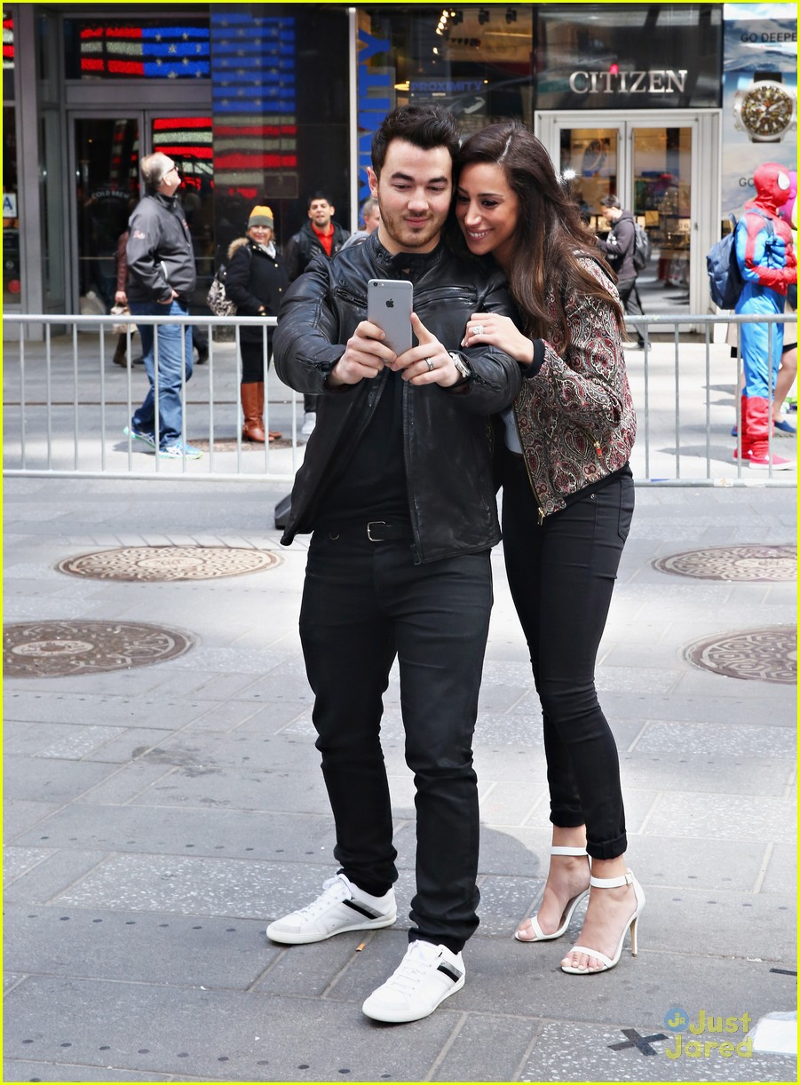 kevin danielle jonas national lovers day nyc 03