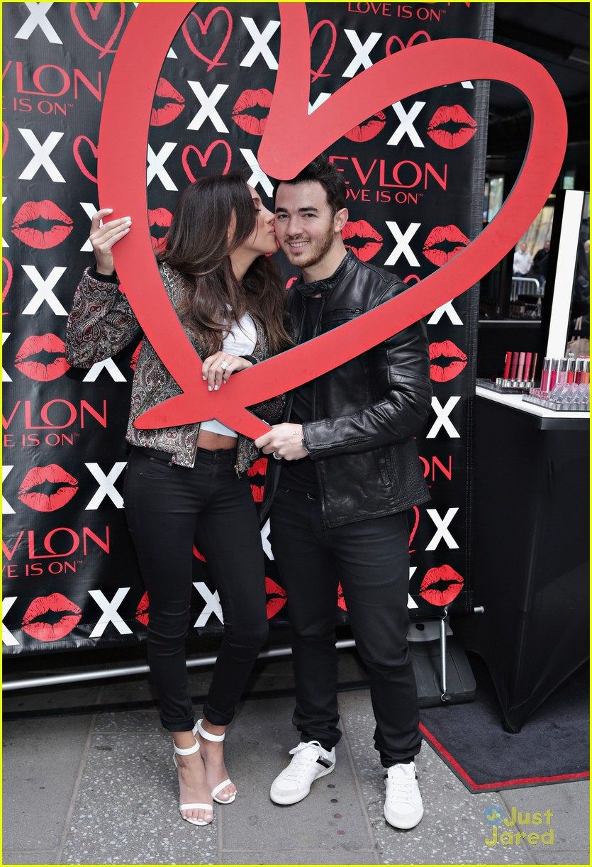 kevin danielle jonas national lovers day nyc 04