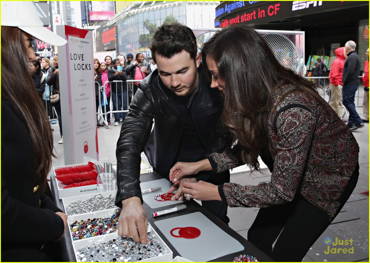 kevin danielle jonas national lovers day nyc 11