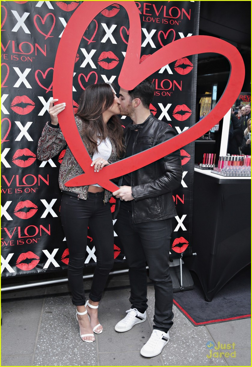 kevin danielle jonas national lovers day nyc 28